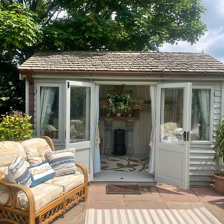 Birds And The Bees Summer House Endon Екстериор снимка