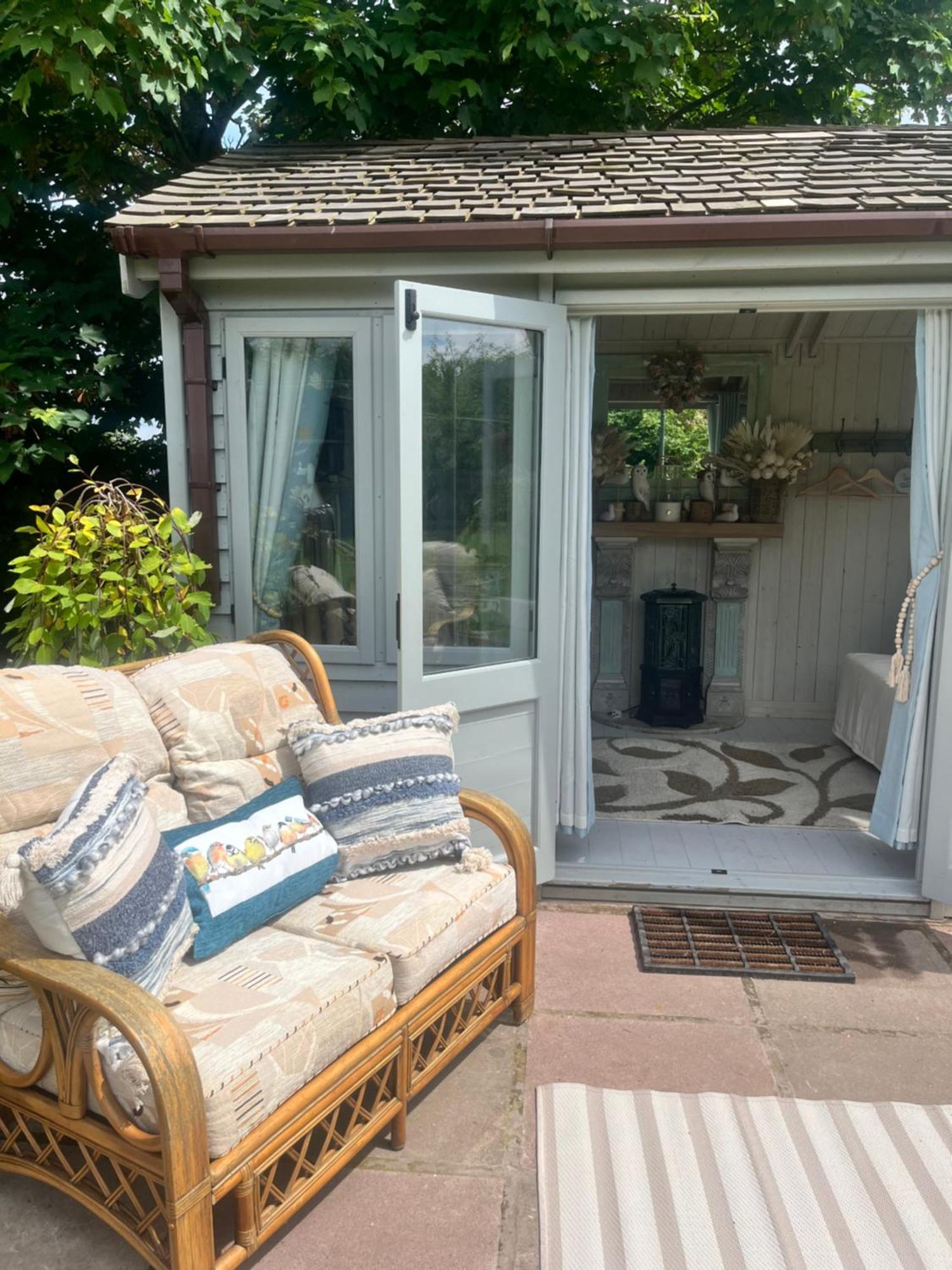 Birds And The Bees Summer House Endon Екстериор снимка