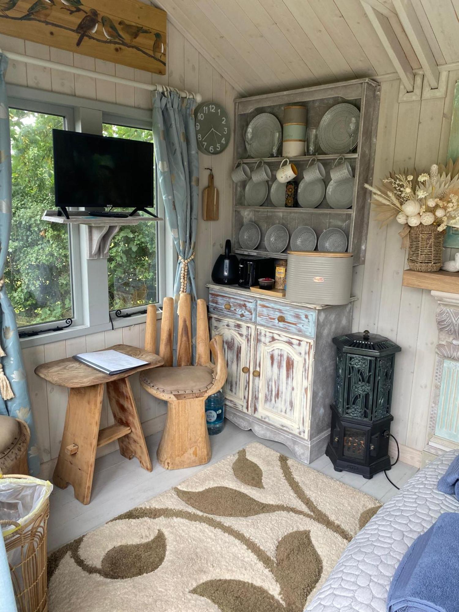 Birds And The Bees Summer House Endon Екстериор снимка