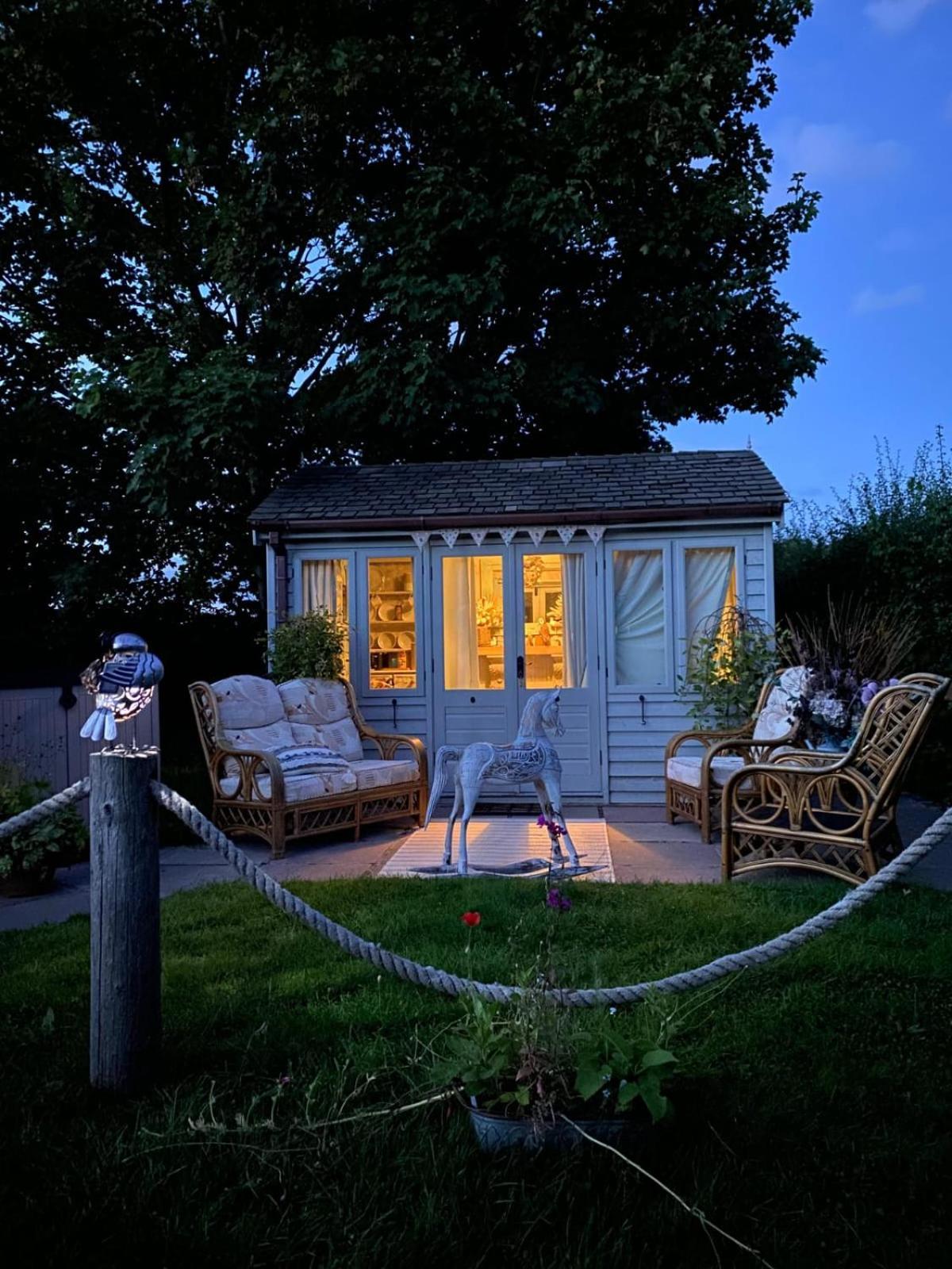 Birds And The Bees Summer House Endon Екстериор снимка