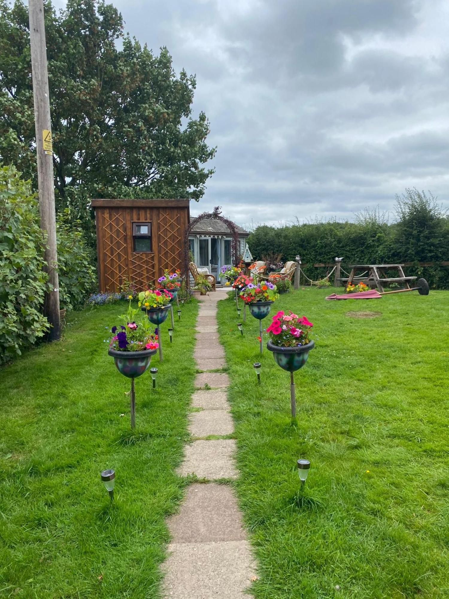 Birds And The Bees Summer House Endon Екстериор снимка